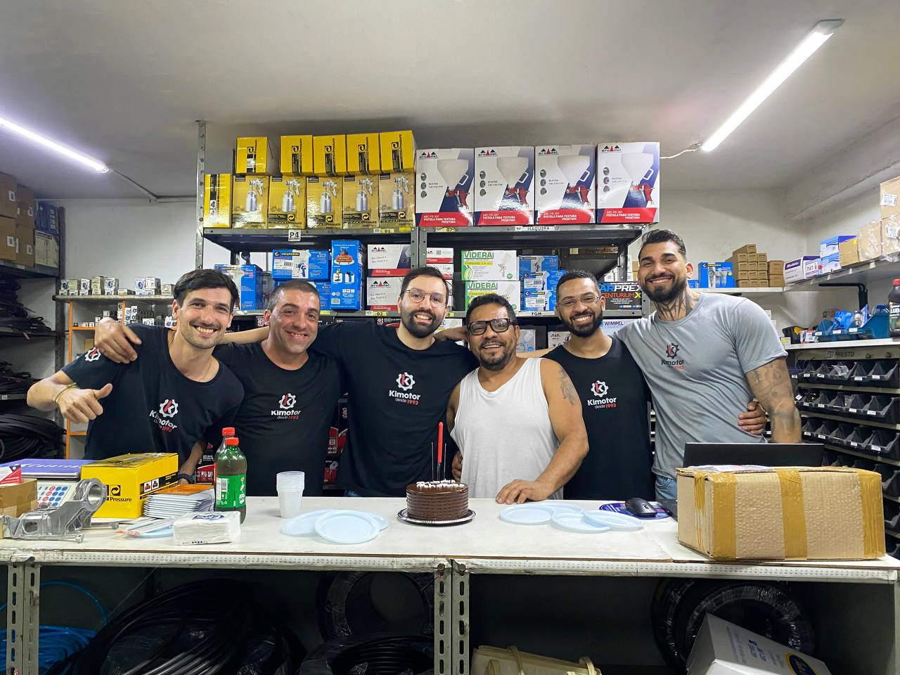Equipe da Kimotor na loja de Santo Amaro, São Paulo